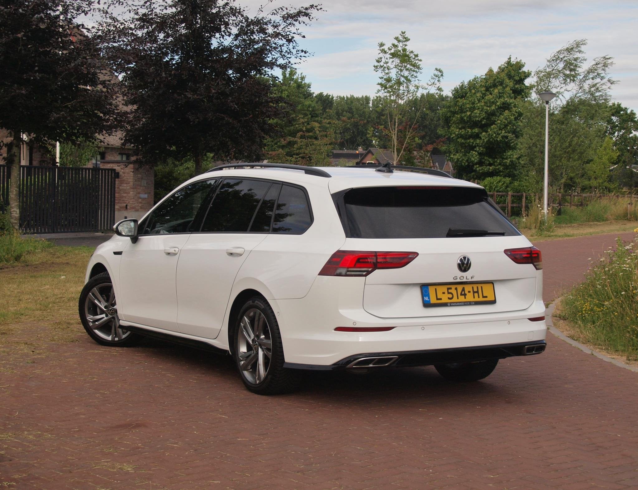 Volkswagen Golf Variant 1.5 TSI R-Line | Camera | Sfeerverli, Voorwielaandrijving, Dealer onderhouden, 4 cilinders, 1261 kg