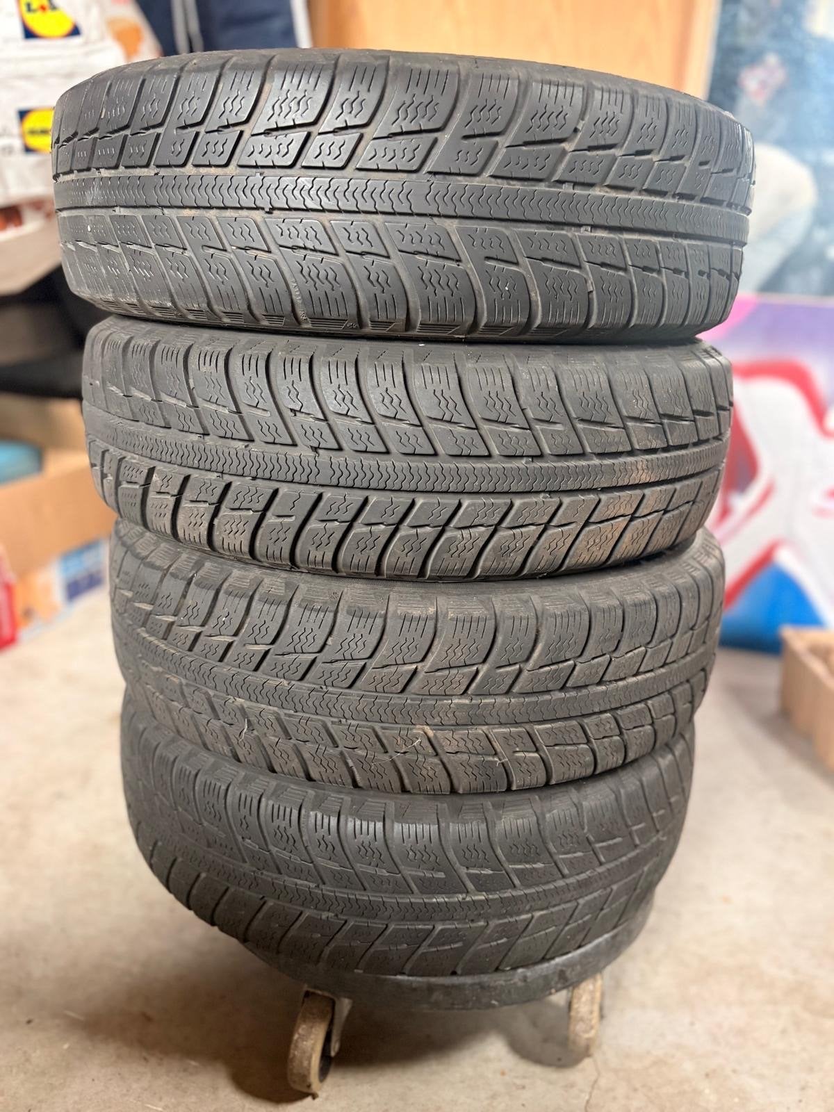 Winterbanden op velg Peugeot 108 - 155/65R14, Ophalen, 14 inch, Gebruikt, 155 mm