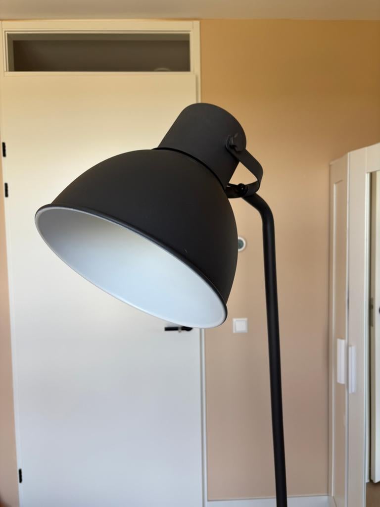 Ikea Hektar staande lamp, Ophalen of Verzenden, Zo goed als nieuw, Metaal, 150 tot 200 cm