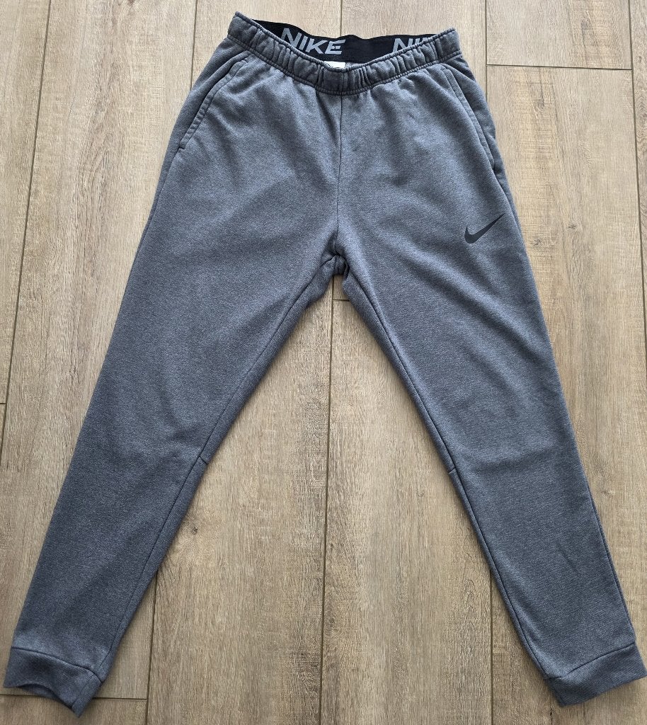 Nike Dri-fit trainingsbroek grijs maat L, Kleding | Heren, Sportkleding, Maat 52/54 (L), Fitness, Nike, Ophalen of Verzenden