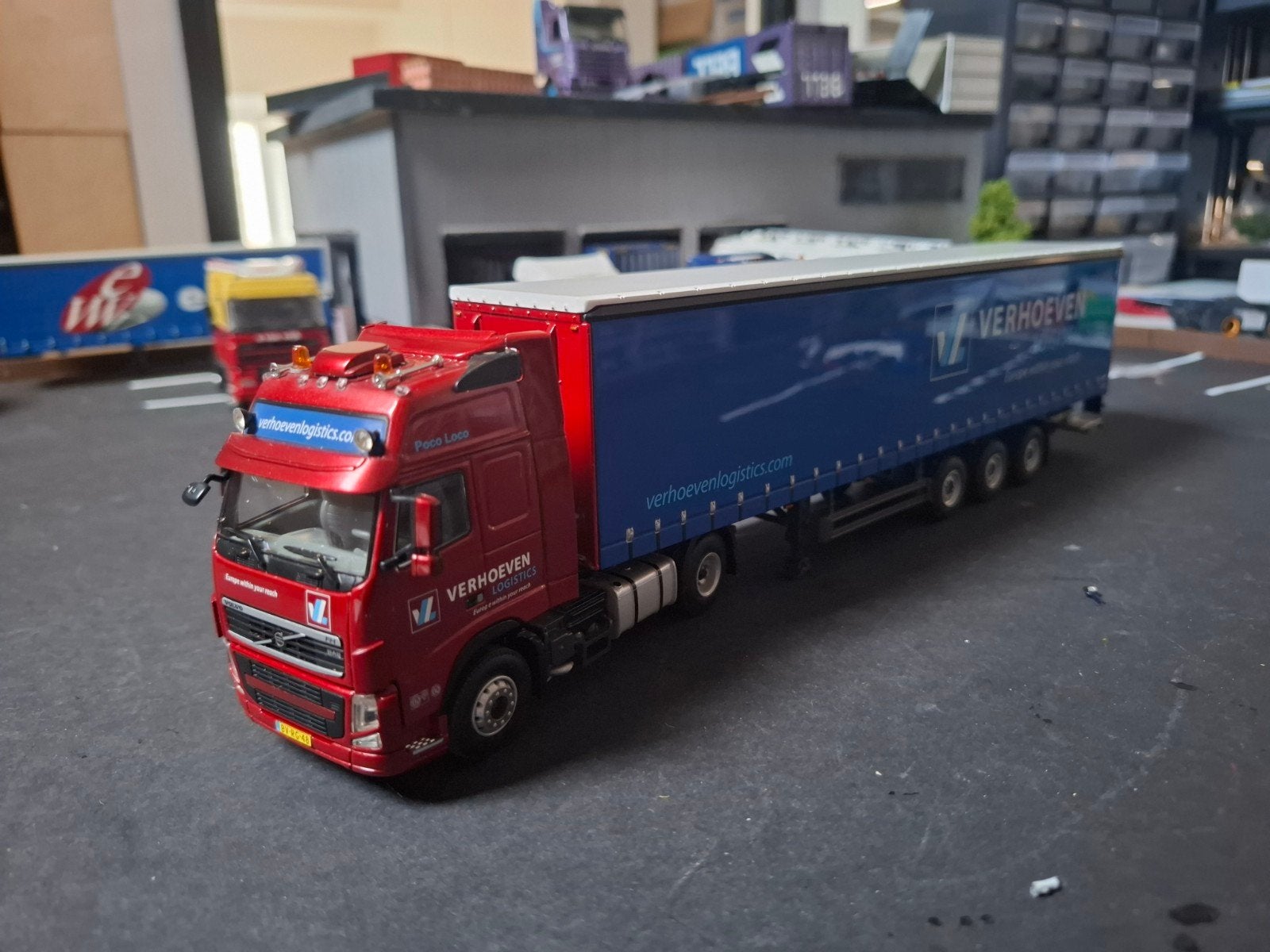 Volvo  verhoeven logistics, Hobby en Vrije tijd, Modelauto's | 1:50, Ophalen of Verzenden, Zo goed als nieuw, Bus of Vrachtwagen