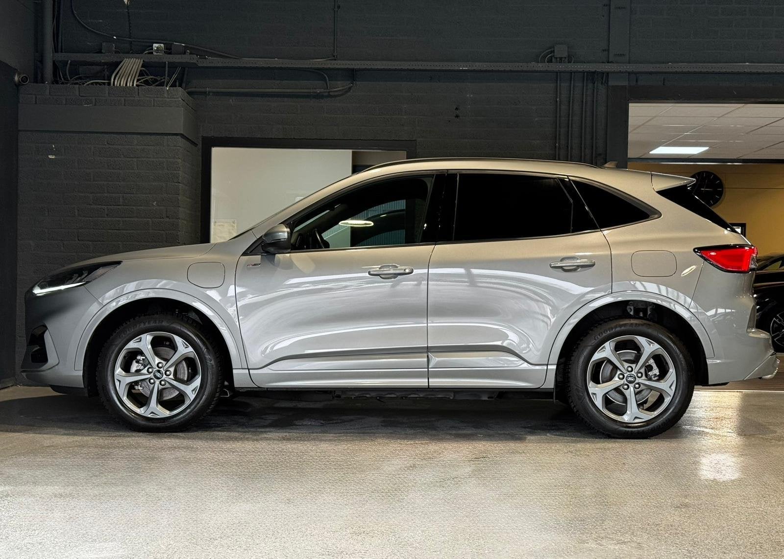 Ford Kuga 2.5 PHEV ST-Line |Stoel/Stuurverw. V+A |Keyless |C, Auto's, 12 maanden, Gebruikt, Euro 6, 4 cilinders