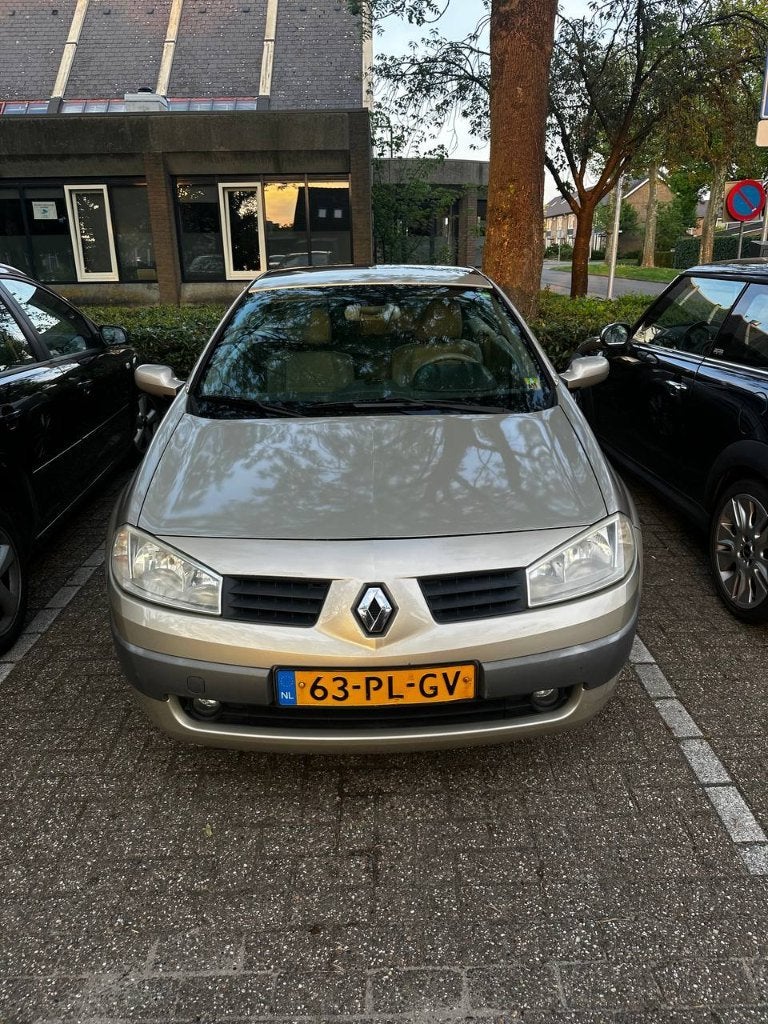 Renault Mégane 2.0 16V  2004 Beige, Auto's, Voorwielaandrijving, 1998 cc, Cabriolet, 4 stoelen