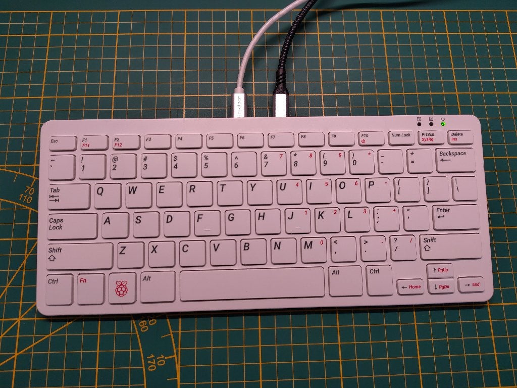 Raspberry Pi 400 Personal Computer, Broadcom BCM2711, Minder dan 2 Ghz, Zo goed als nieuw, MicroSD slot