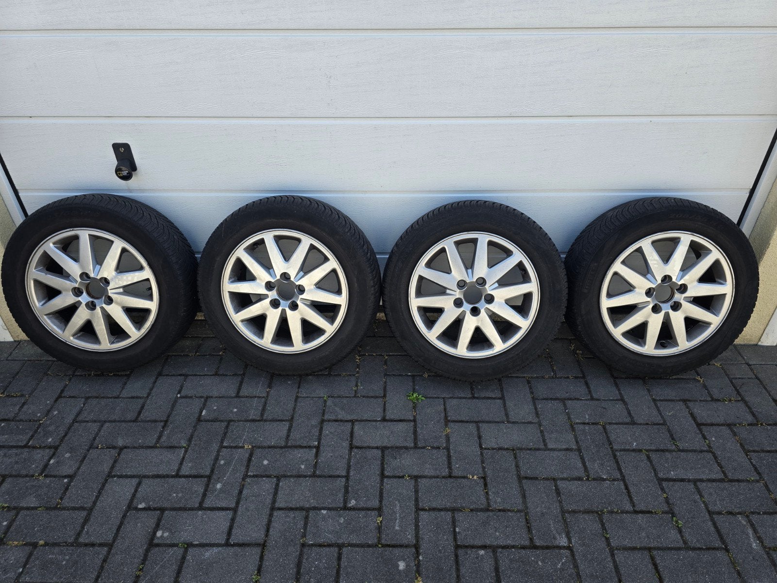 Volvo Cursa velgen 16" met goede banden.(C30, S40, V50), Ophalen