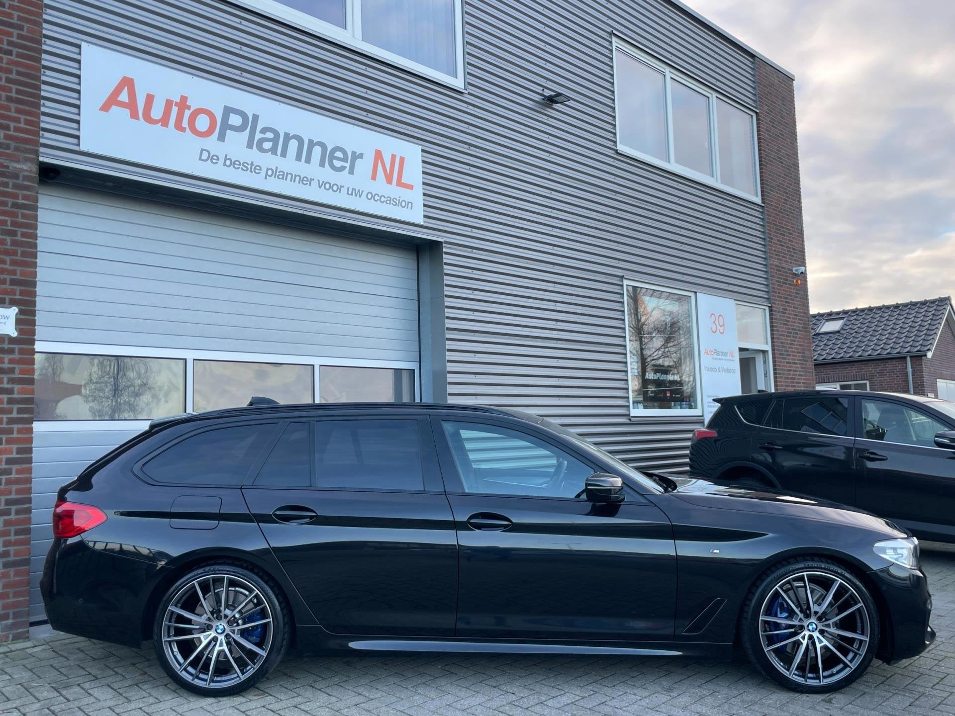 BMW 5-serie Touring 530i M Sport! Camera! Navi! Sfeerver.!, Auto's, Automaat, Achterwielaandrijving, Gebruikt, Zwart
