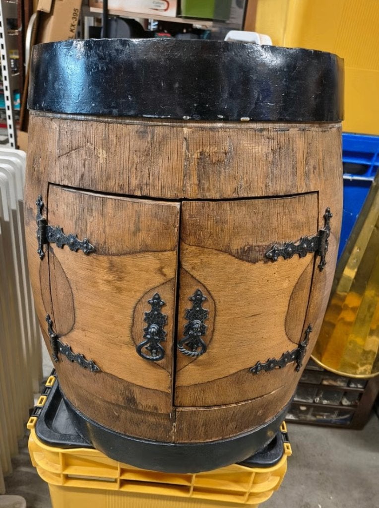 bar statafel gemaakt van houten wijnvat, Ophalen, Gebruikt, ., .