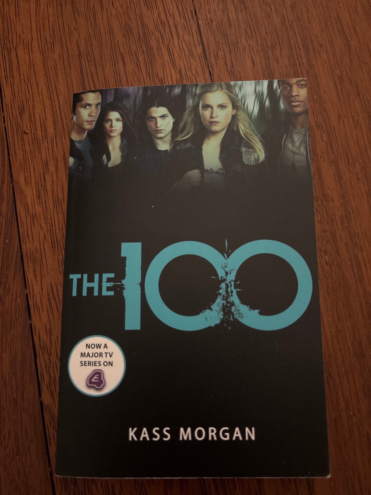 The 100 - Kass Morgan (Engels), Ophalen of Verzenden, Zo goed als nieuw