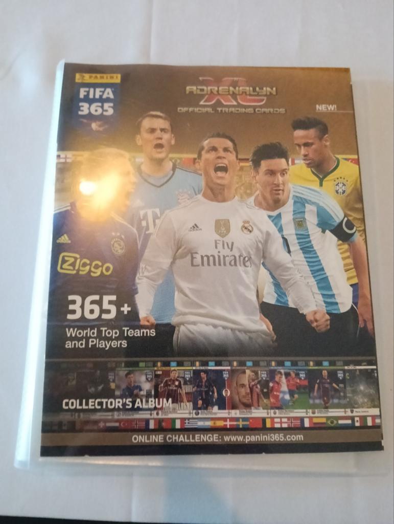 Panini Voetbal album Adrenalyn XL 32 Cards Ronaldo en Messi, Ophalen of Verzenden, Zo goed als nieuw, Buitenlandse clubs, Poster, Plaatje of Sticker