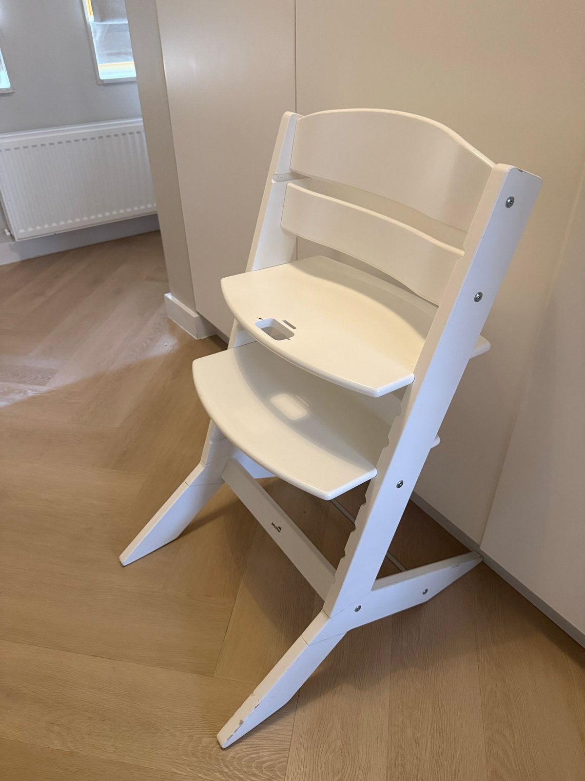 Houten kinderstoel met tafel en gordel, Ophalen, Gebruikt, Meegroeistoel, Afneembaar eetblad