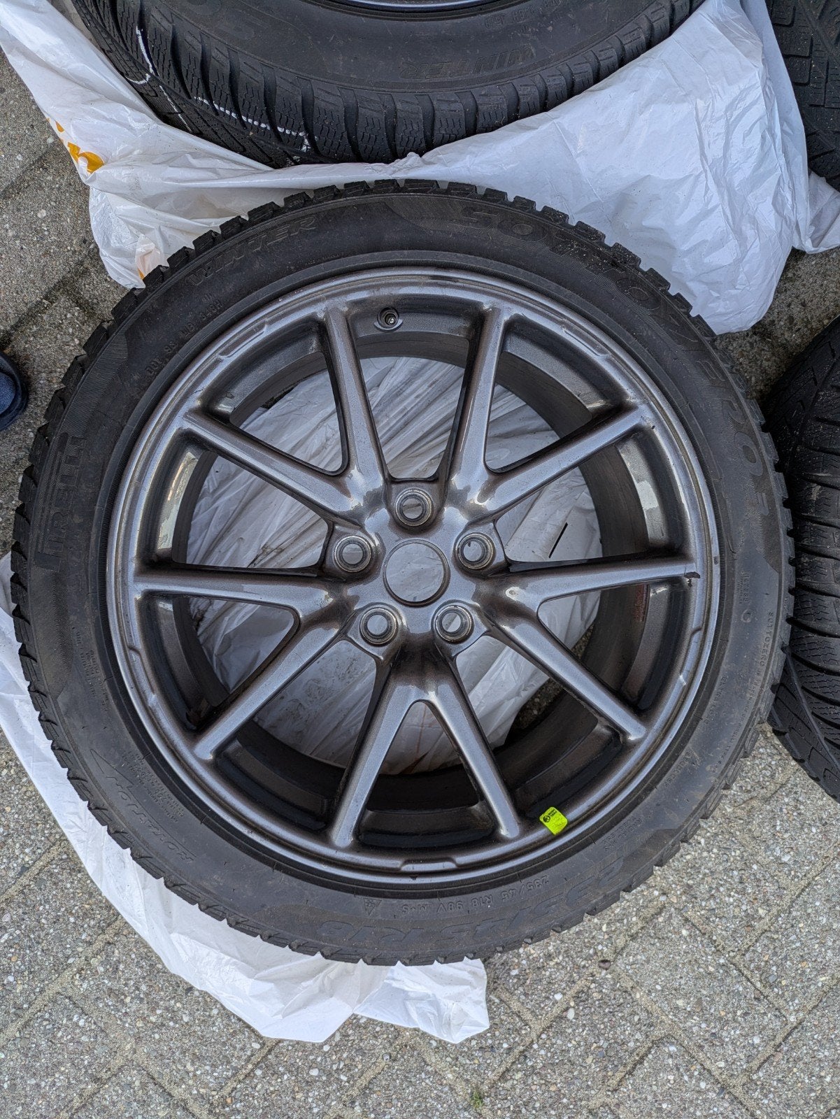 Tesla model 3 winterbanden op velg