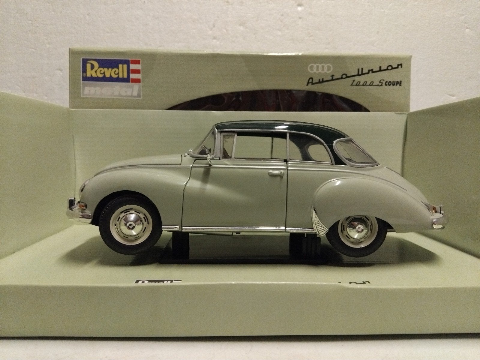 Audi Auto Union 1000 S groen twotone Revell metal  1:18 KRD, Ophalen of Verzenden, Zo goed als nieuw, Auto, Revell