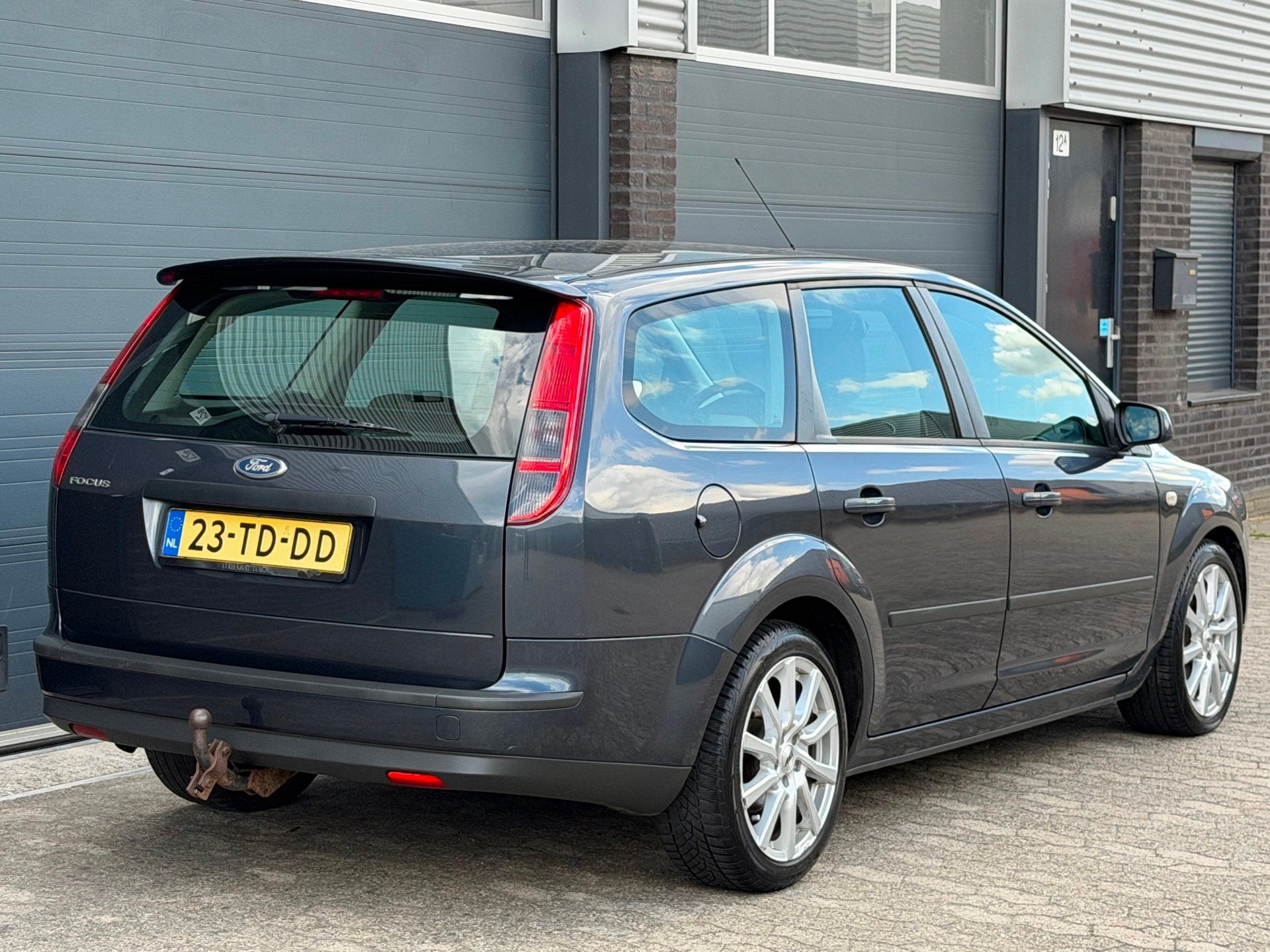 Ford Focus Wagon 1.6-16V Futura CLIMA CRUISE TREKHAAK APK, 1596 cc, Stof, Gebruikt, Zwart