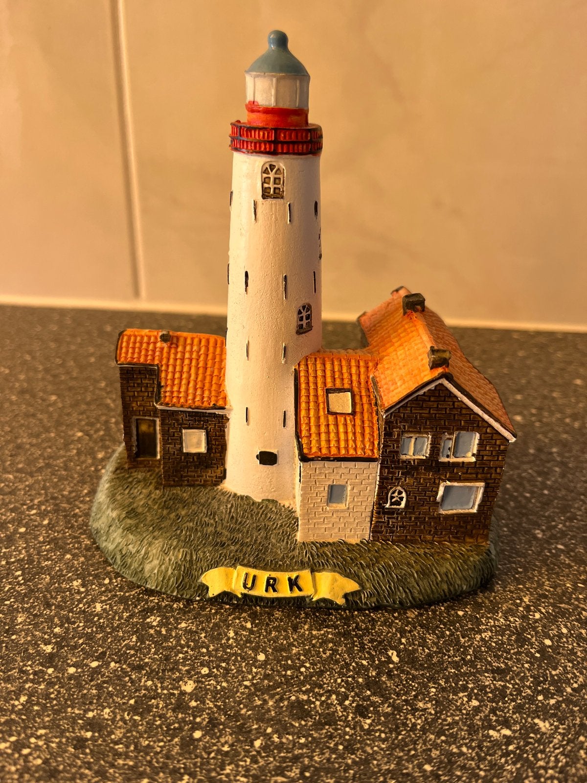Urk vuurtoren miniatuur - Decoratief beeldje, Verzamelen, Beelden en Beeldjes, Ophalen of Verzenden, Zo goed als nieuw, Overige typen
