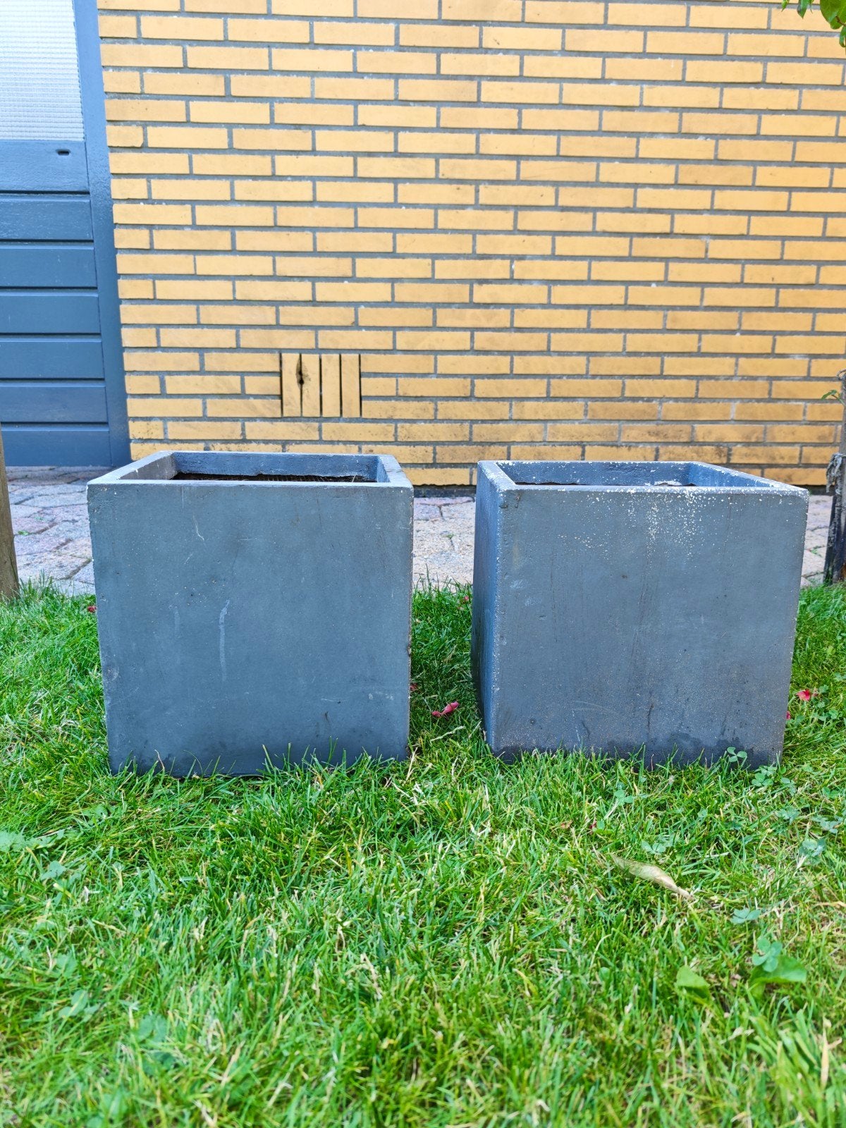 2 Intratuin plantenbakken betonlook grijs 28x28x28cm, Ophalen, Kunststof, Gebruikt, Minder dan 30 cm