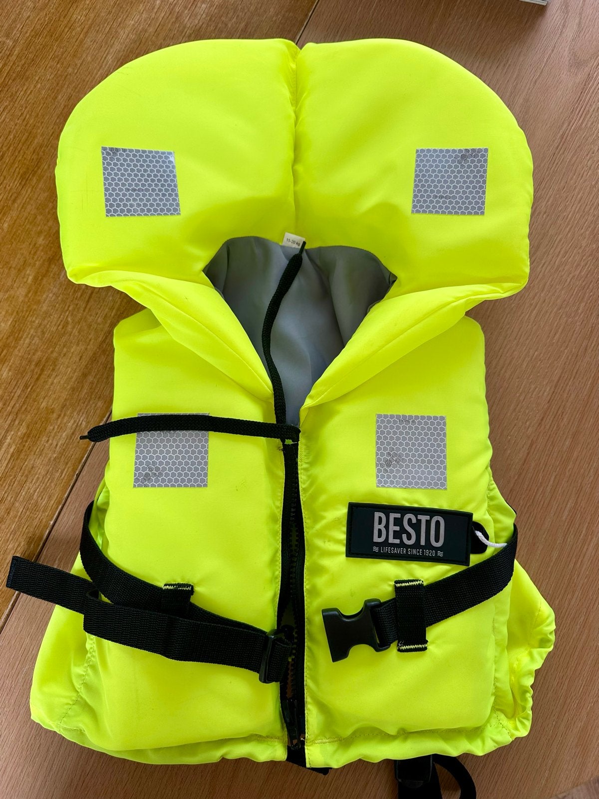 Besto kinder reddingsvest 15-20 kg - Zo goed als nieuw, Watersport en Boten, Ophalen of Verzenden, Zo goed als nieuw
