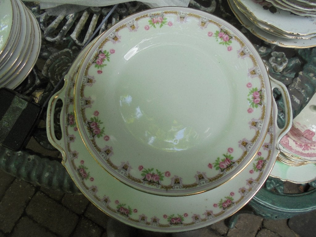Gebakstel Limoges met zacht roze rand en vol roze roosjes, Ophalen of Verzenden