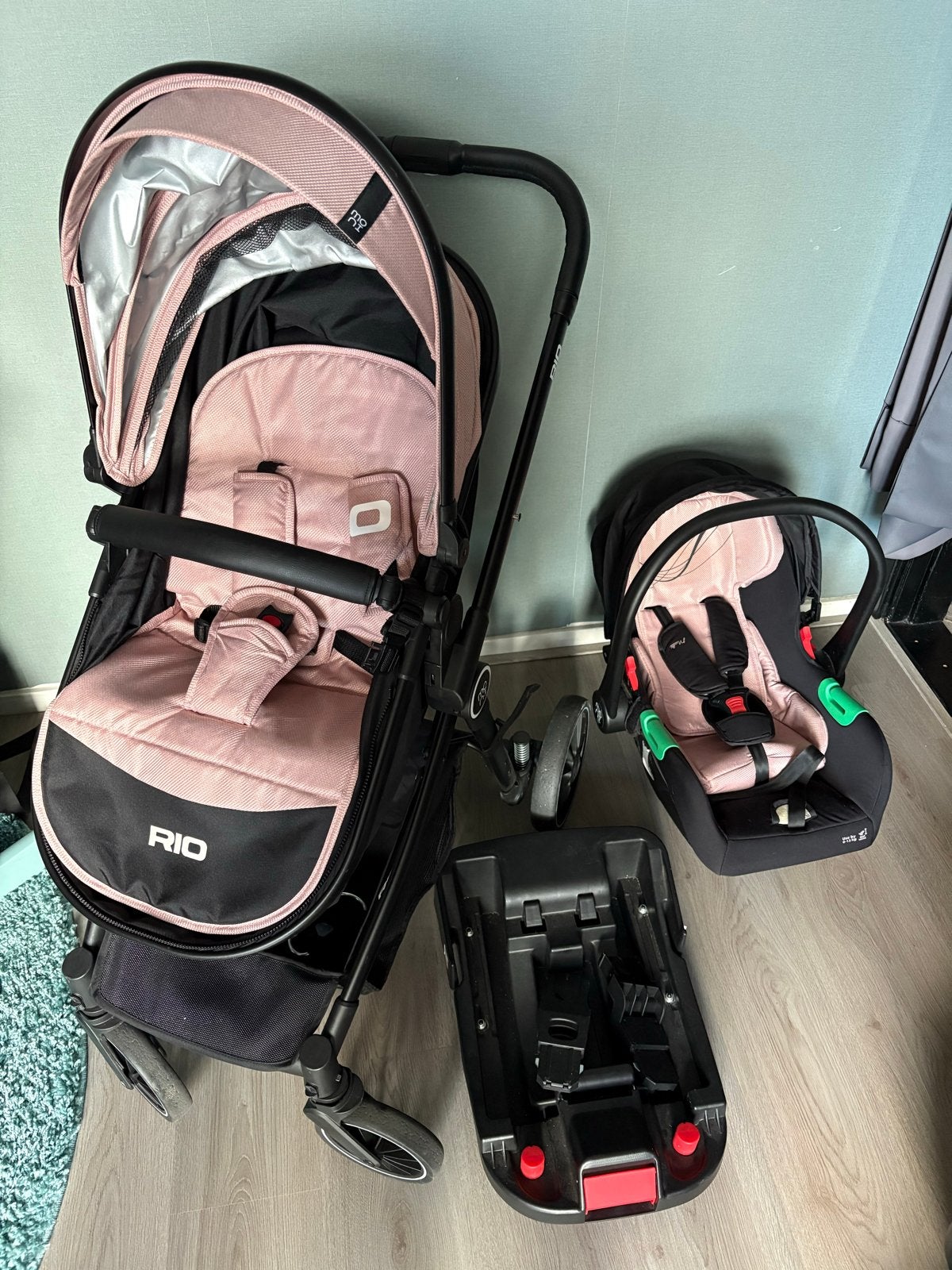 Moni 3-in-1 Combiwagen Roze met Isofix Autostoel, Zo goed als nieuw, Combiwagen, Met autostoeltje, Ophalen