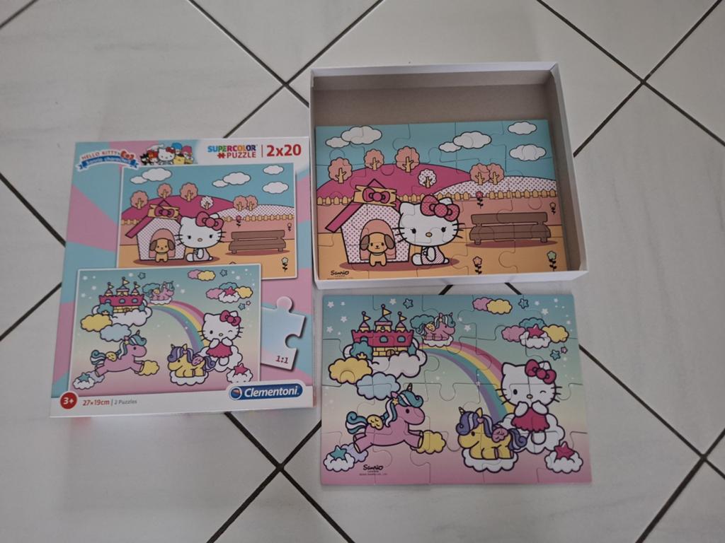 2 puzzels, Hello Kitty, ZGAN, Ophalen of Verzenden, 10 tot 50 stukjes, Zo goed als nieuw