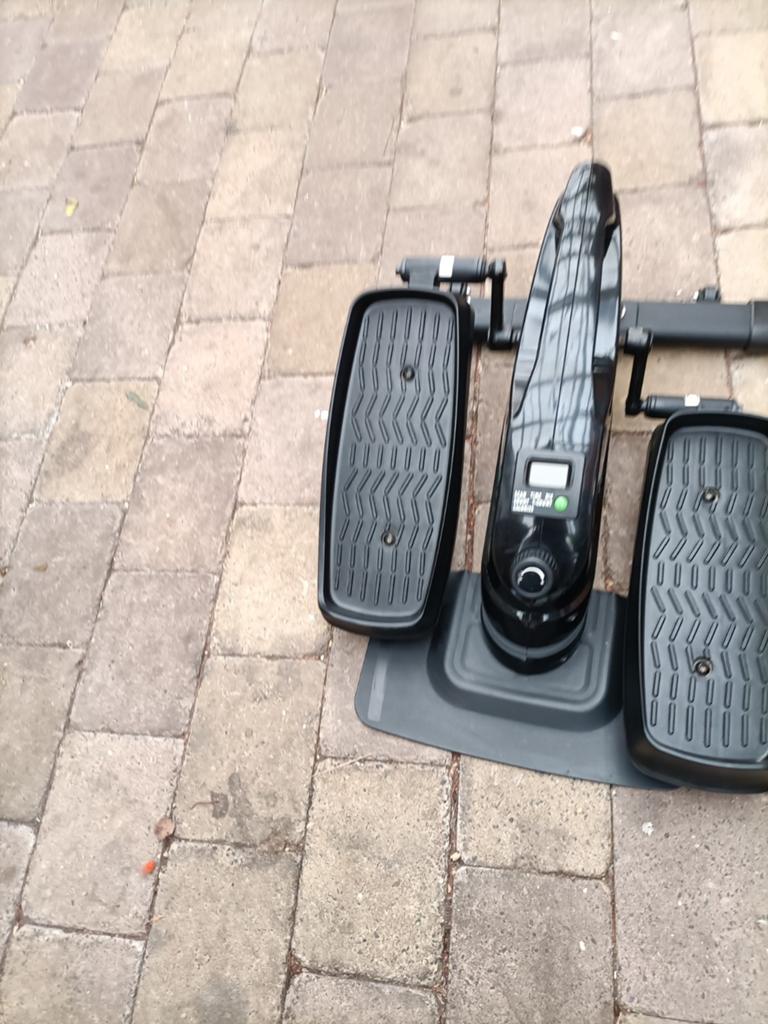 Tunturi Under Desk bike D10, stoelfiets / hometrainer, Sport en Fitness, Fitnessapparatuur, Ophalen, Zo goed als nieuw, Hometrainer