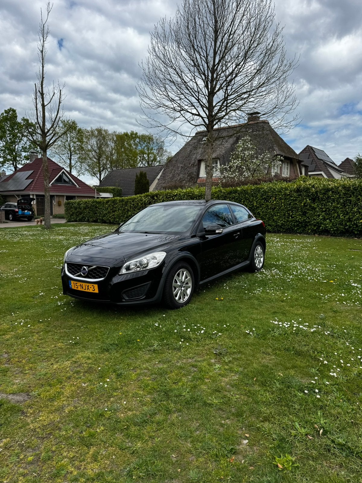 Volvo C30 1.6 nieuwe apk, recente distributie, zeer netjes, Auto's, Voorwielaandrijving, 1596 cc, Zwart, 4 cilinders