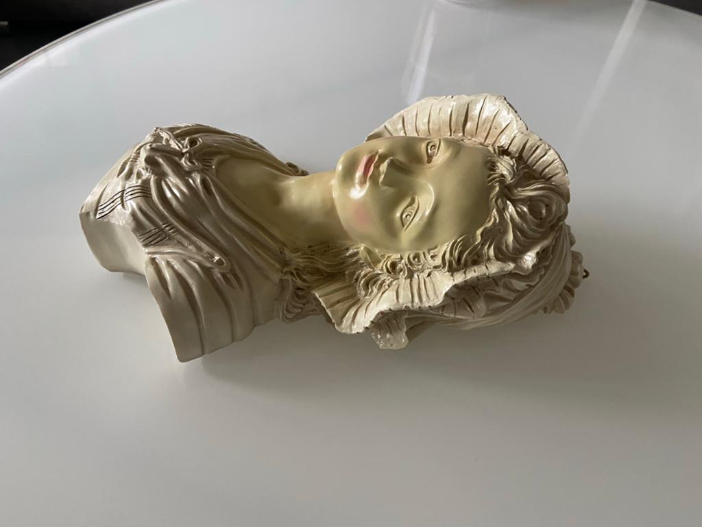 Vintage wandbuste jong meisje met Franse plooimuts, Ophalen