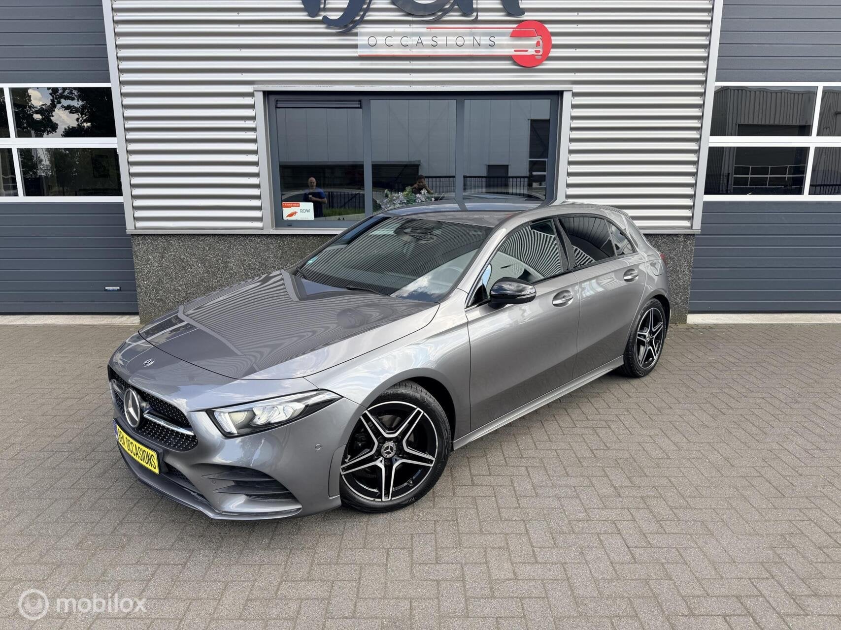 Mercedes A-klasse 180 Bns Solution AMG Night 1e Eig TOPSTAAT, Dealer onderhouden, 136 pk, Gebruikt, 680 kg