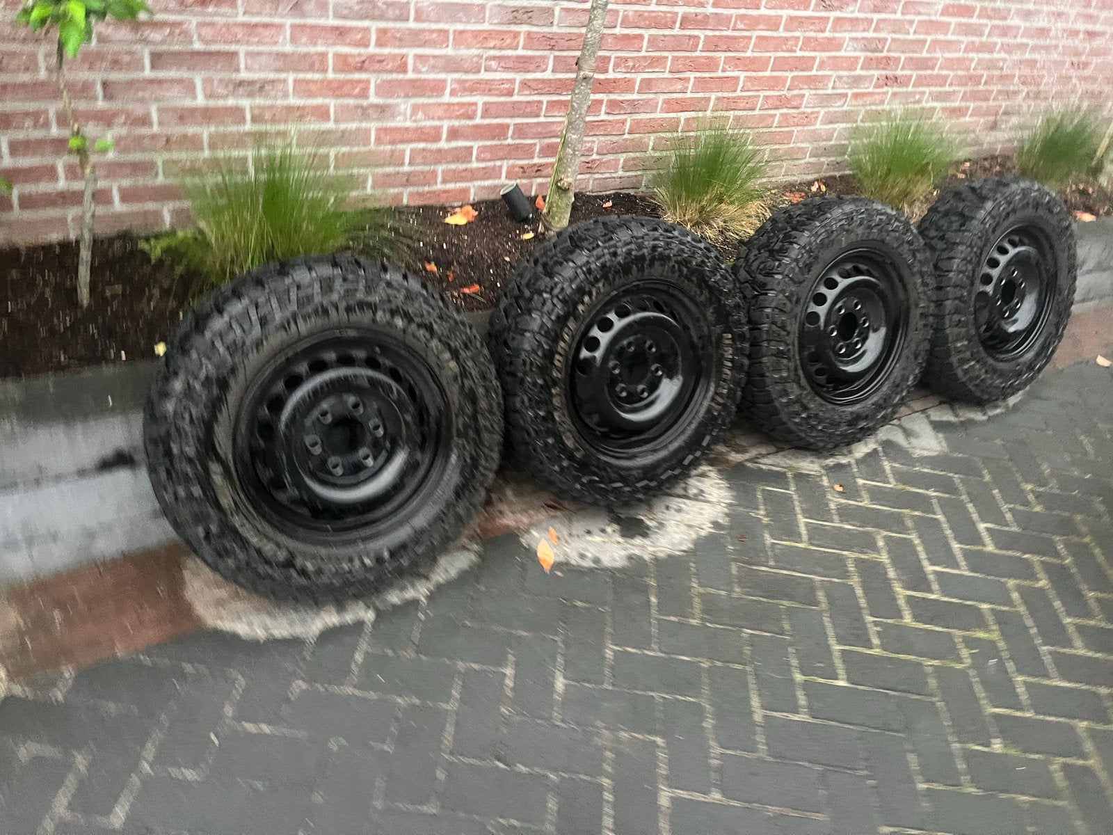 4 goede ofroad banden op velg + 1 reserveband nieuw, Auto-onderdelen, Ophalen of Verzenden, Gebruikt, Zomerbanden, Banden en Velgen