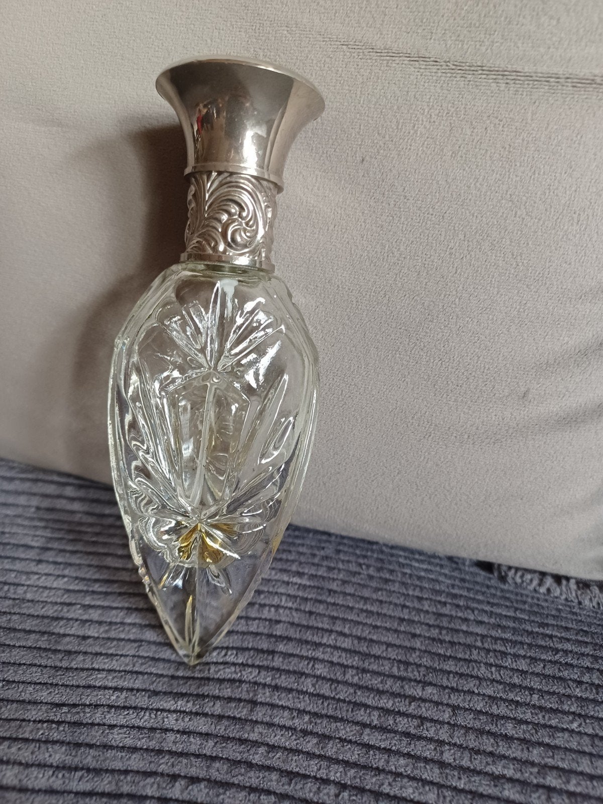 Antieke kristallen parfumfles met zilveren dop, Antiek en Kunst, Ophalen of Verzenden