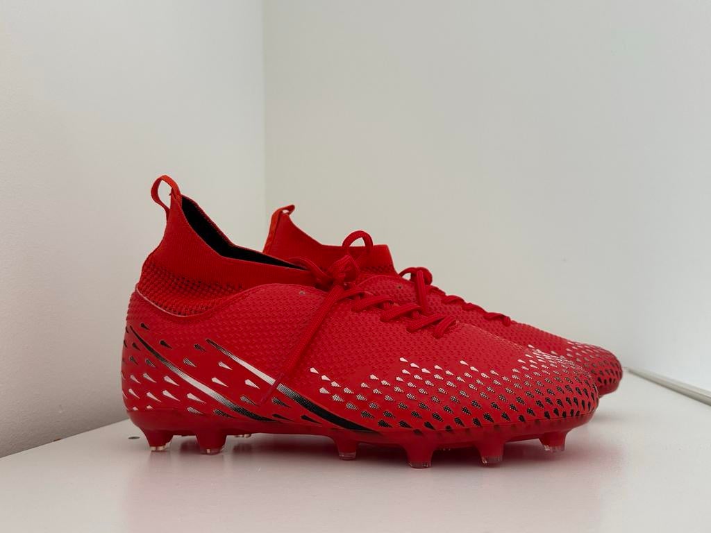 Rode Voetbalschoenen - Zo goed als nieuw, Verzenden, Maat XS of kleiner, Schoenen, Zo goed als nieuw