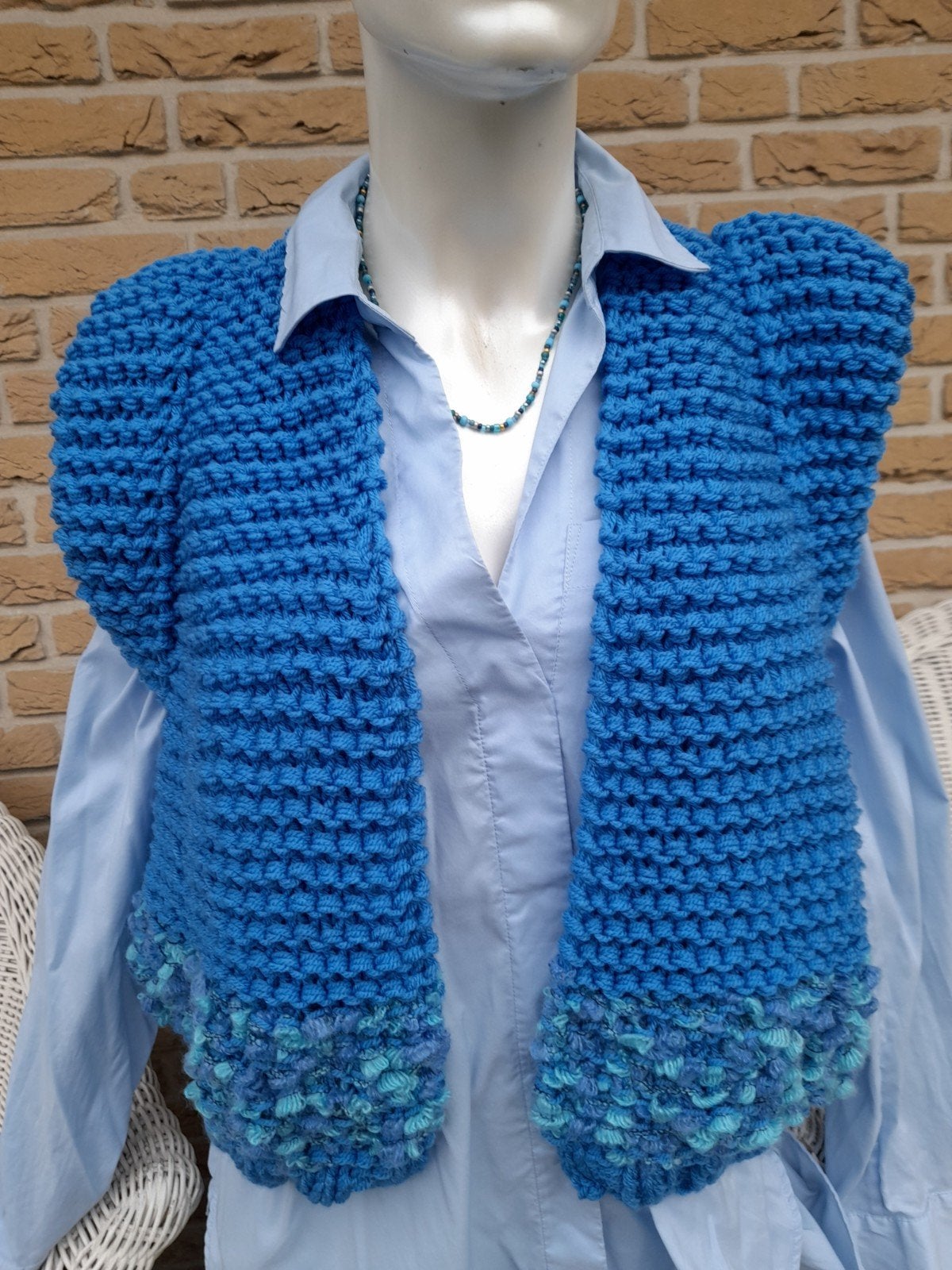 Nieuw handgebreid Gilet model Kiro by Kim, Kiro by Kim, Ophalen of Verzenden, Nieuw, Blauw
