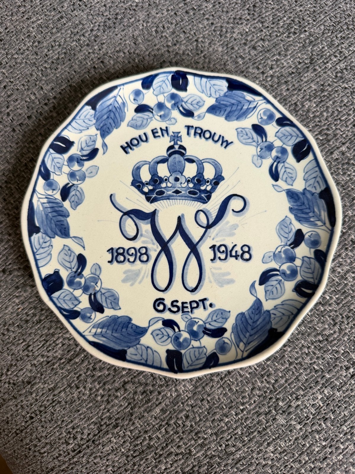 Delfts Blauw Regina wandbord 1898-1948 Wilhelmina, Ophalen
