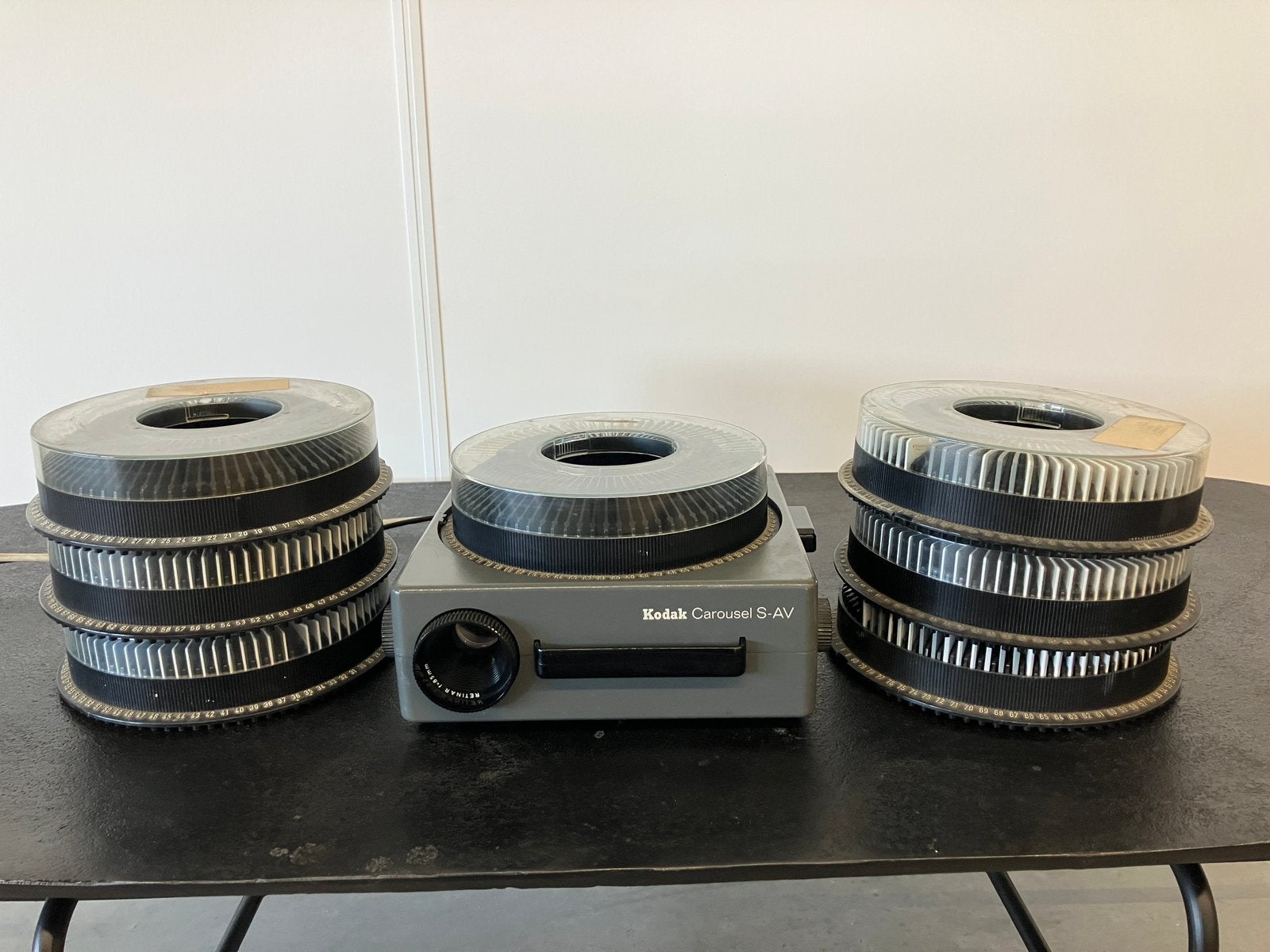 Kodak Carrousel S-AV diaprojector met carrouselmagazijnen, Ophalen of Verzenden, Gebruikt