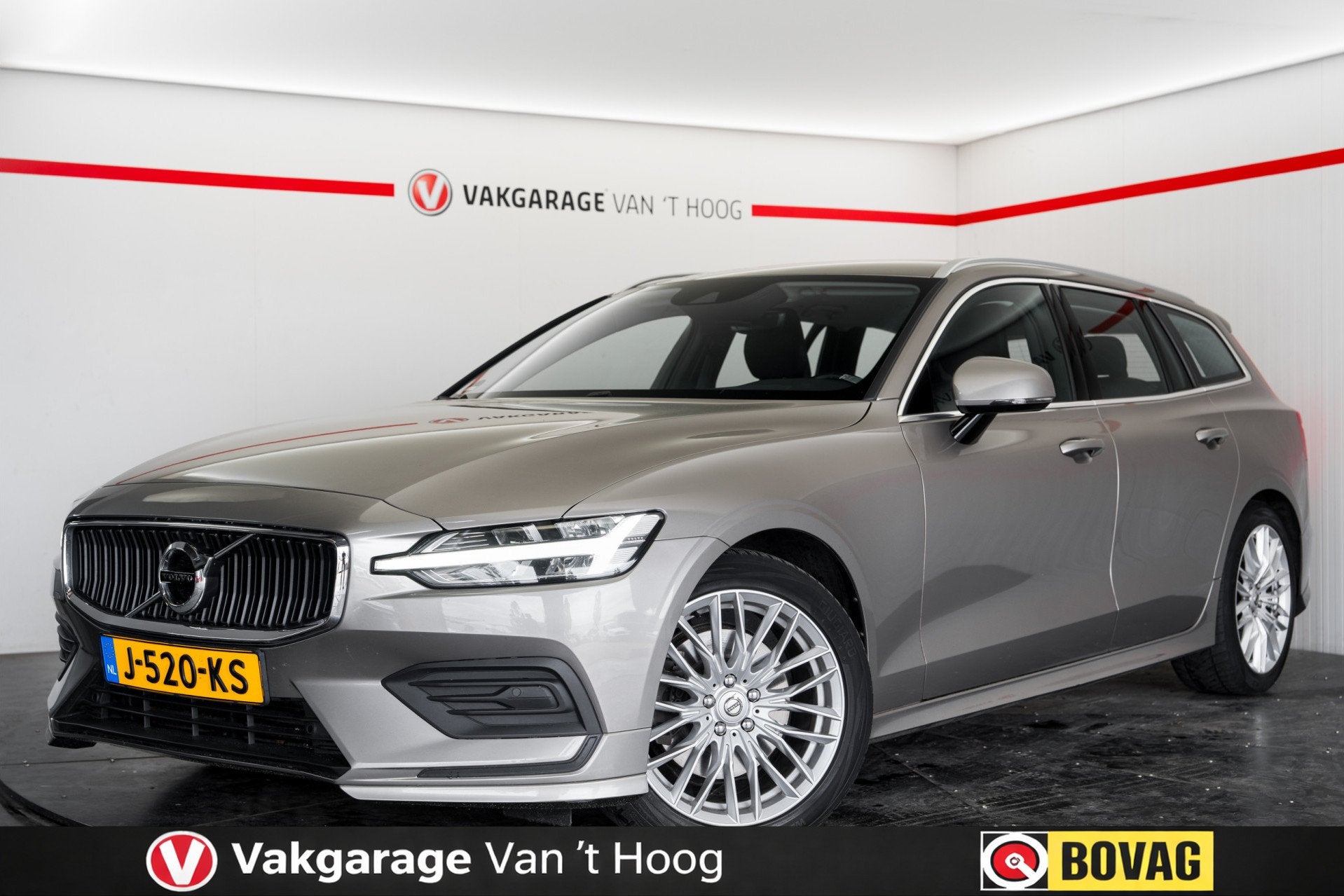 Volvo V60 2.0 T4 Momentum Pro|Trekhaak|Leder|BTW (bj 2020), Auto's, 15 km/l, 1969 cc, 1603 kg, 93 €/maand