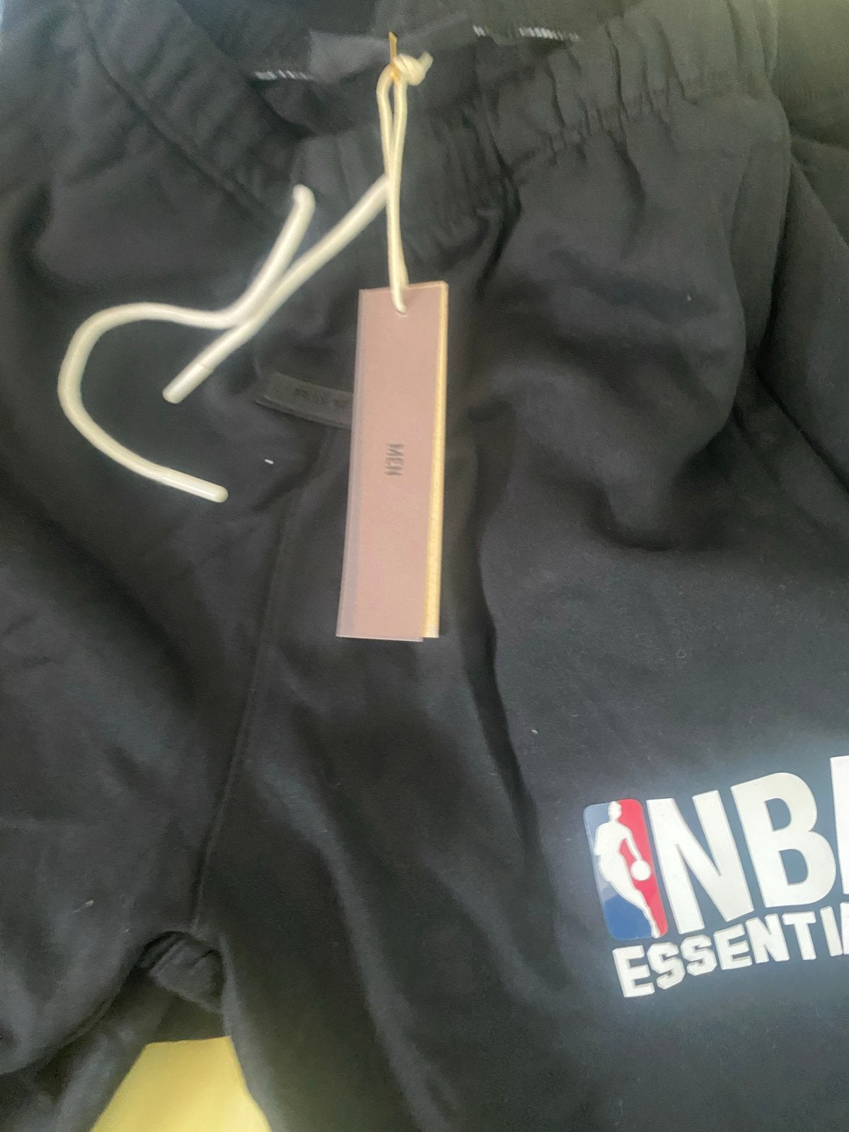 NBA Essentials Broek (L) & Hoodie (M) - Nieuw, Ophalen of Verzenden, Nieuw, Maat 52/54 (L), Zwart