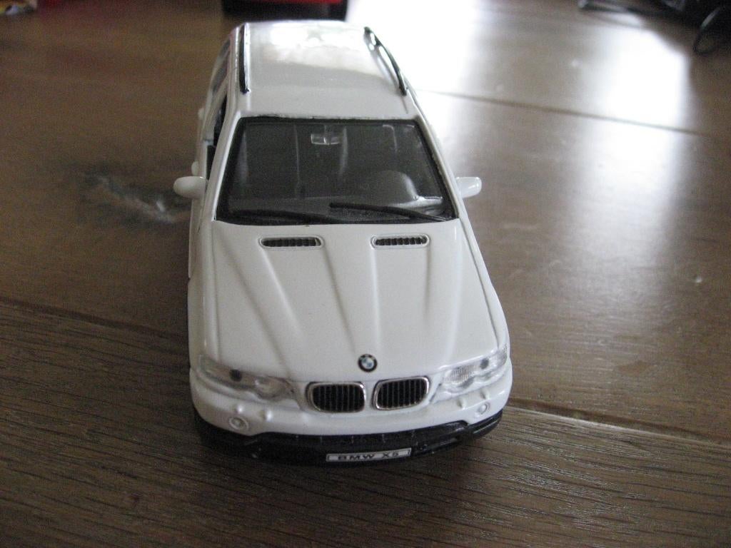 mooie witte BMW X5 4.4i, no. 9881 van Welly, Hobby en Vrije tijd, Modelauto's | Overige schalen, Nieuw, Auto, Verzenden