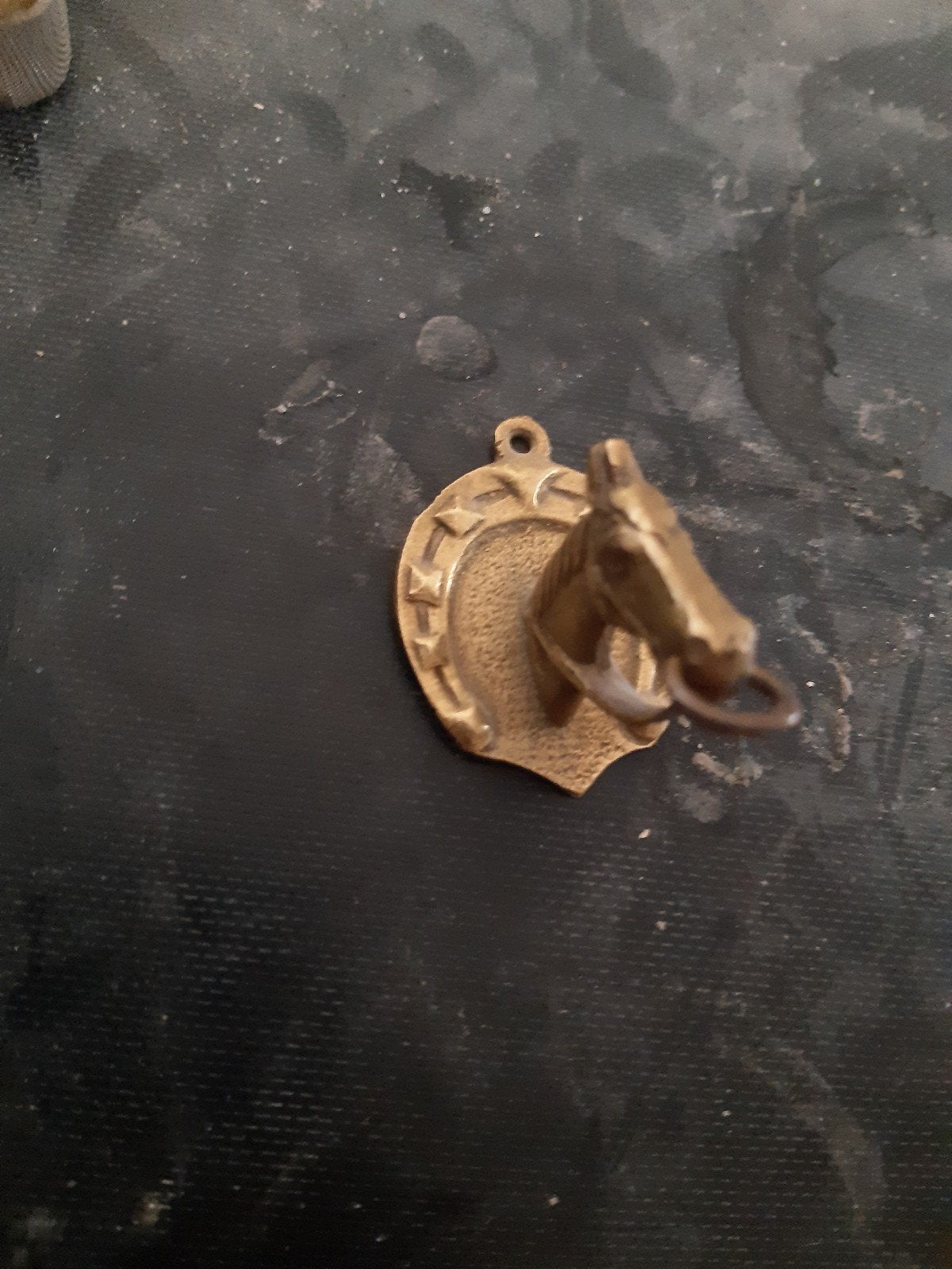 Vintage messing paardenhoofd hoefijzer sleutelhanger, Ophalen of Verzenden, Gebruikt, Paard, Overige typen