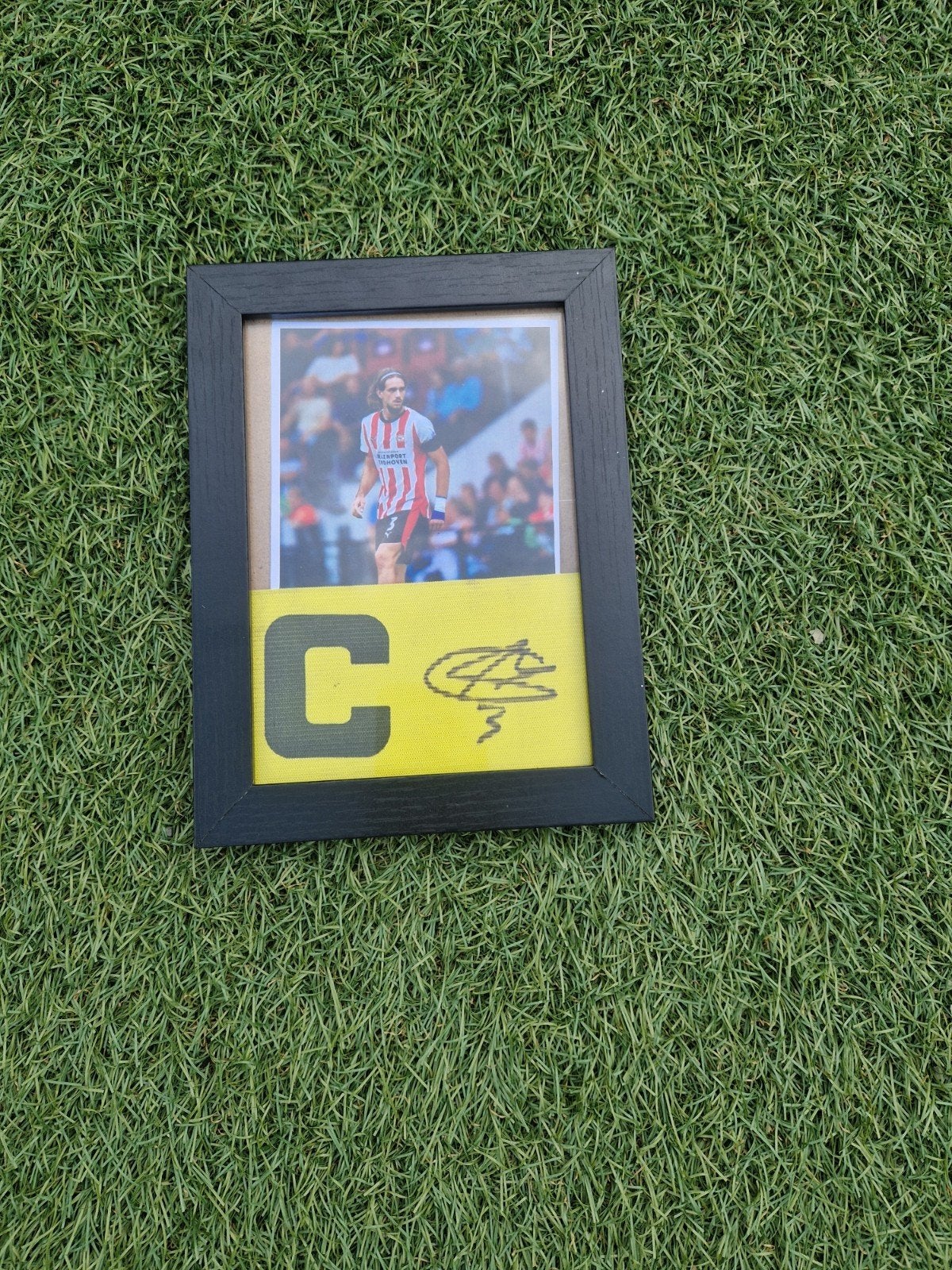 Gesigneerde aanvoerdersband door Yarek Gąsiorowski, Sport en Fitness, Voetbal, Ophalen of Verzenden, Zo goed als nieuw