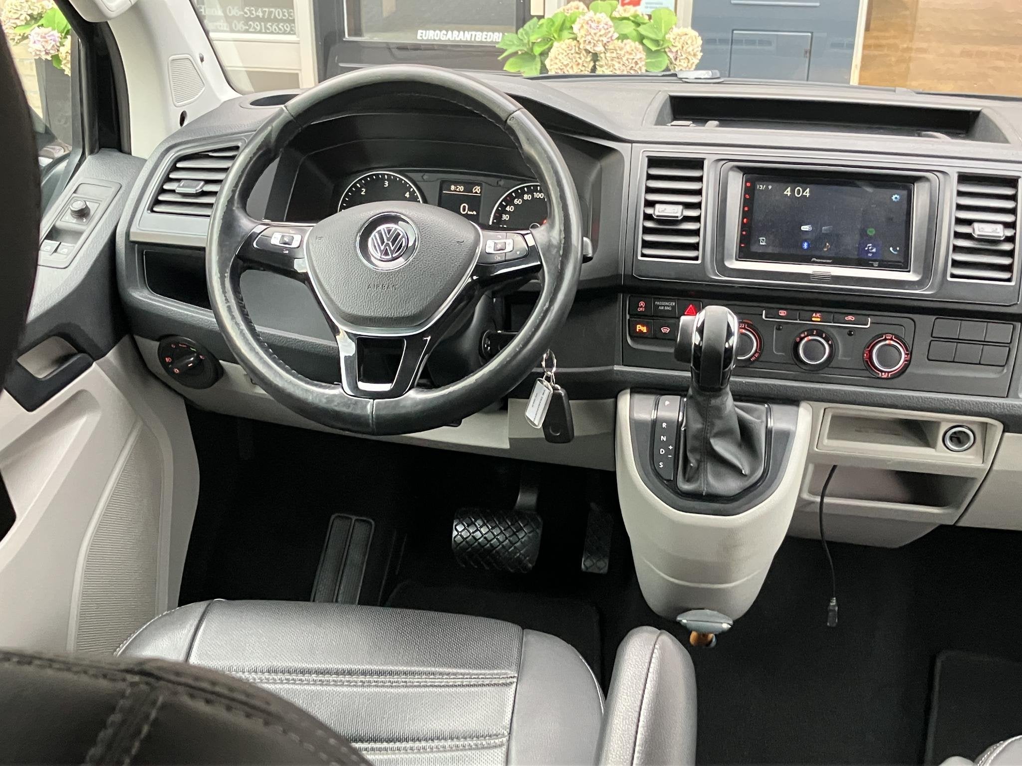 Volkswagen Transporter 2.0 TDI L2H1 DC Highline | Trekhaak |, Euro 5, Gebruikt, Zwart, 4 cilinders