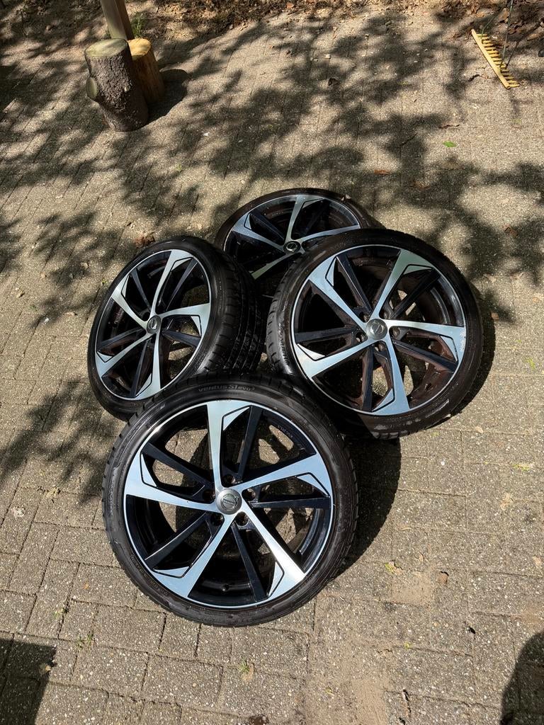 19 inch velgen met zomerbanden – Volvo V60 V90 – 225/40R19, 19 inch, Gebruikt, Banden en Velgen, Ophalen of Verzenden