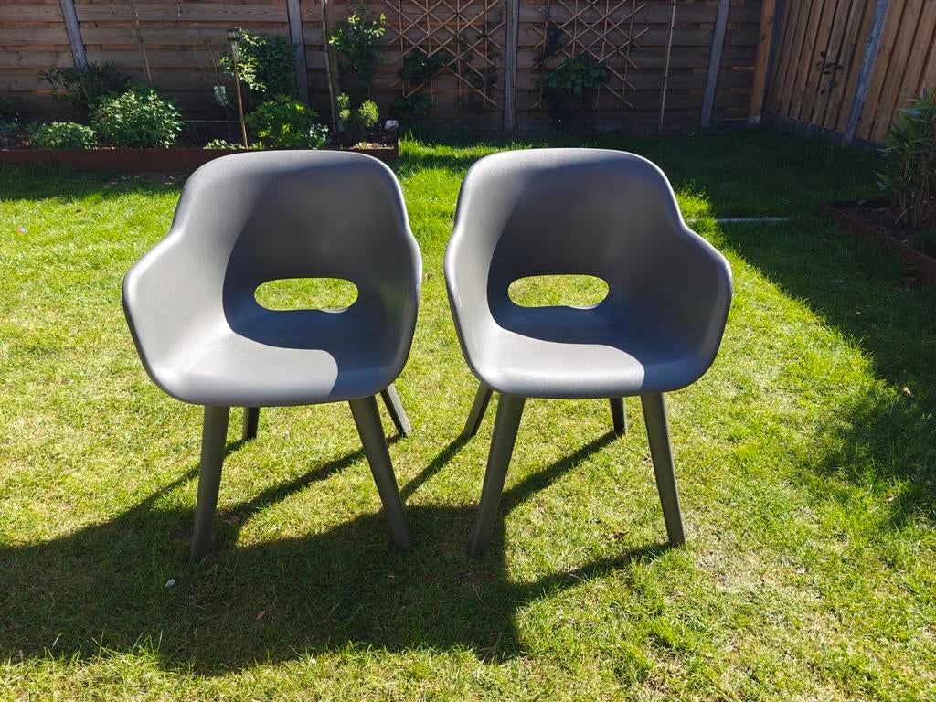2 stuks Allibert Akola tuinstoelen donkergrijs te koop, Ophalen of Verzenden, Gebruikt, Kunststof