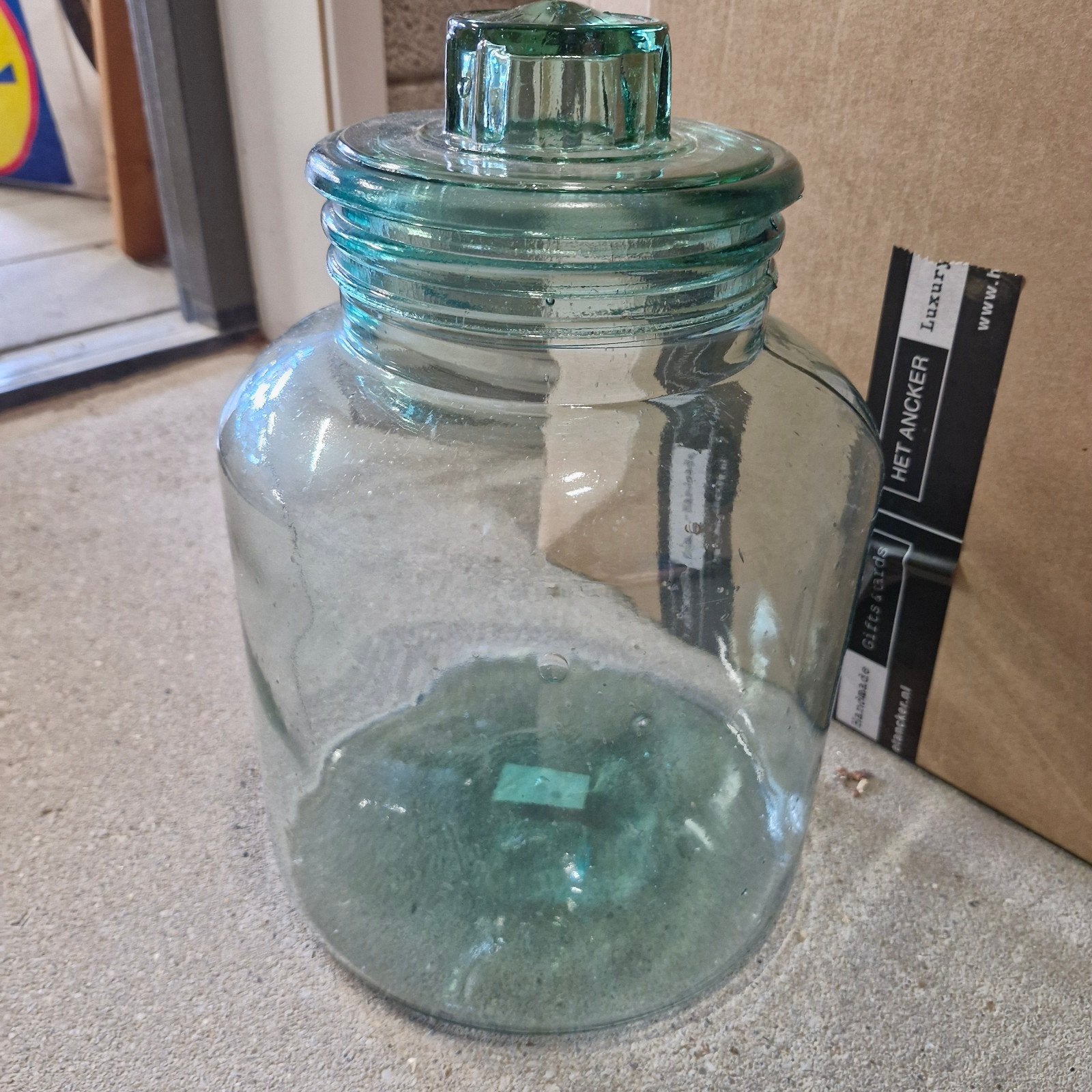 Nieuwe glazen potten, taartstolp en bonbonnières, Ophalen