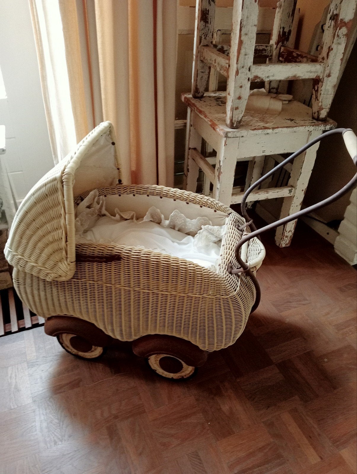 Brocante Poppenwagen, Ophalen