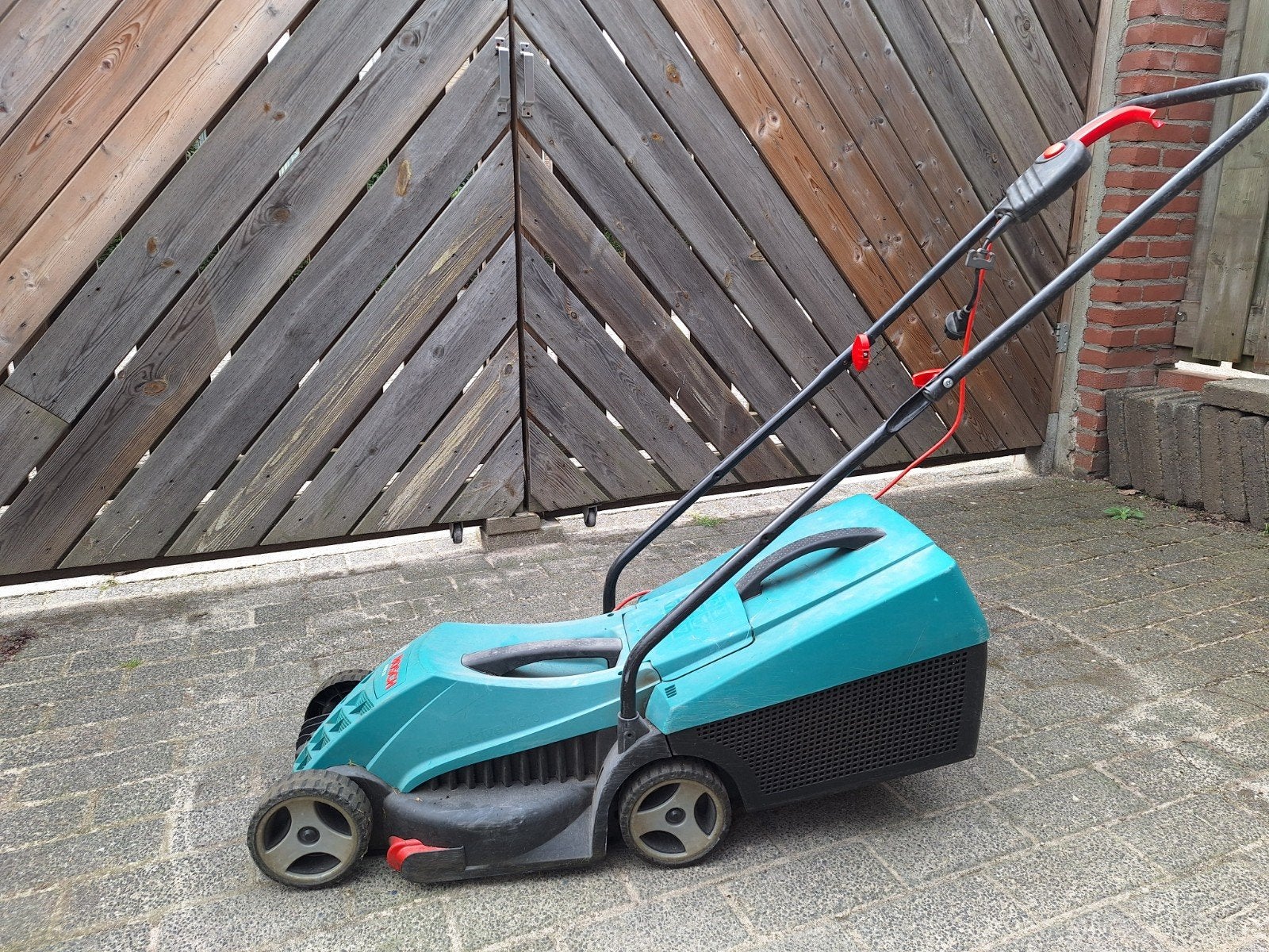 Bosch ARM 32 elektrische grasmaaier met opvangbak, Ophalen, Cirkelmaaier, Gebruikt, Elektrische grasmaaier