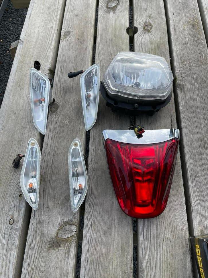 Verlichting Vespa Sprint, Fietsen en Brommers, Ophalen of Verzenden, Zo goed als nieuw, Koplamp, Vespa