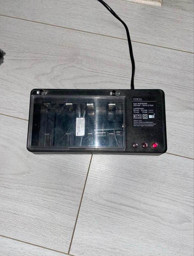 Universele batterijlader voor AA/AAA C D 9V batterijen, Ophalen of Verzenden, Gebruikt, Oplaadbaar