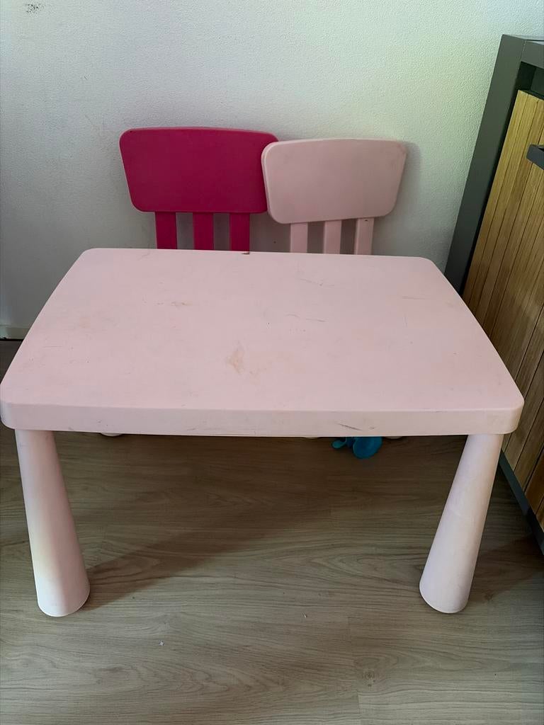 IKEA Kindertafeltje met stoelen (roze), Ophalen, Gebruikt, Tafel(s) en Stoel(en)
