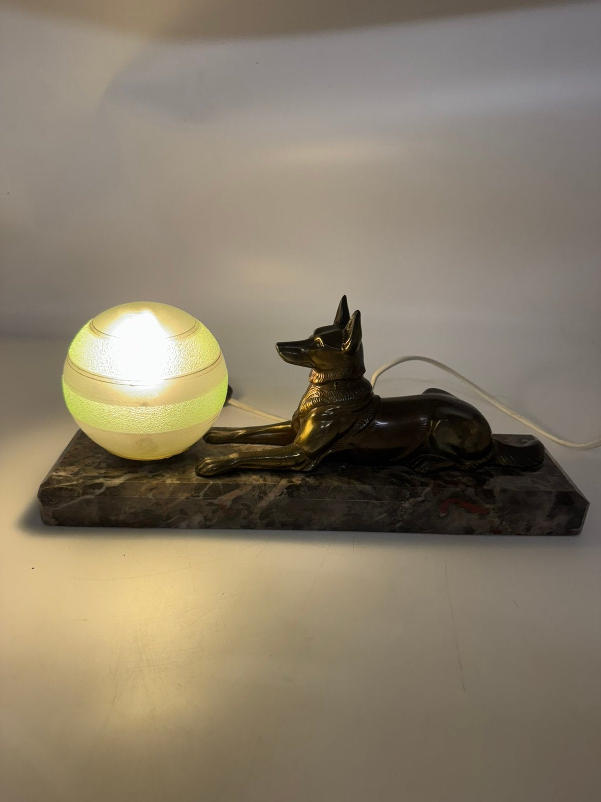 Franse Art Deco Schemerlamp Duitse Herder, Ophalen of Verzenden