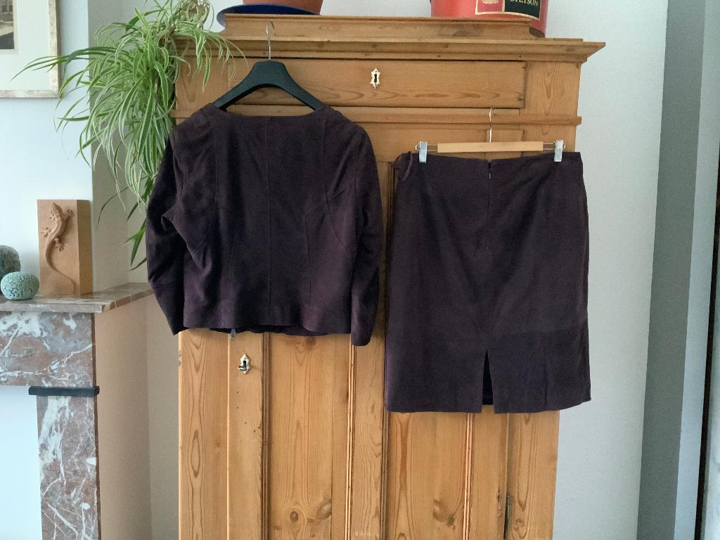 Suède jasje en rok  Mart Visser Bordeaux mt 42, Kostuum of Pak, Overige kleuren, Mart Visser, Maat 42/44 (L)