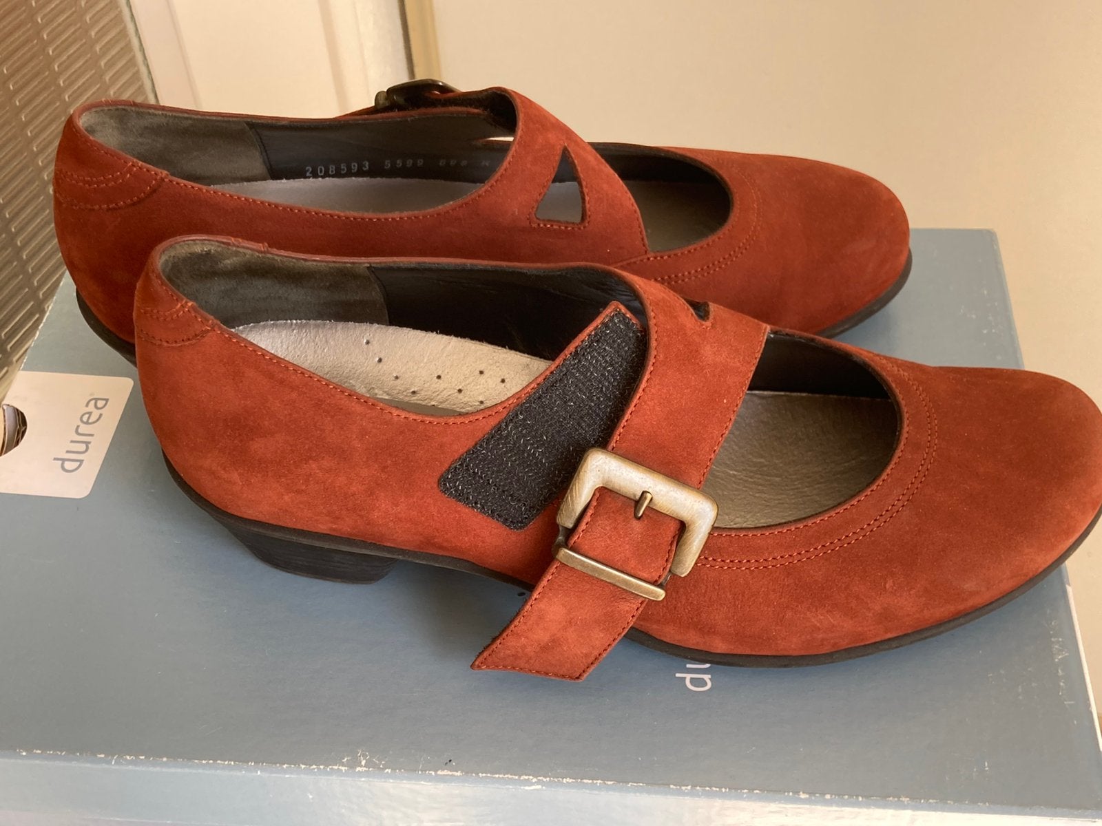 Durea schoenen met hakje mt 4,5 H sigaro/zwart, Ophalen, Zo goed als nieuw, Overige kleuren
